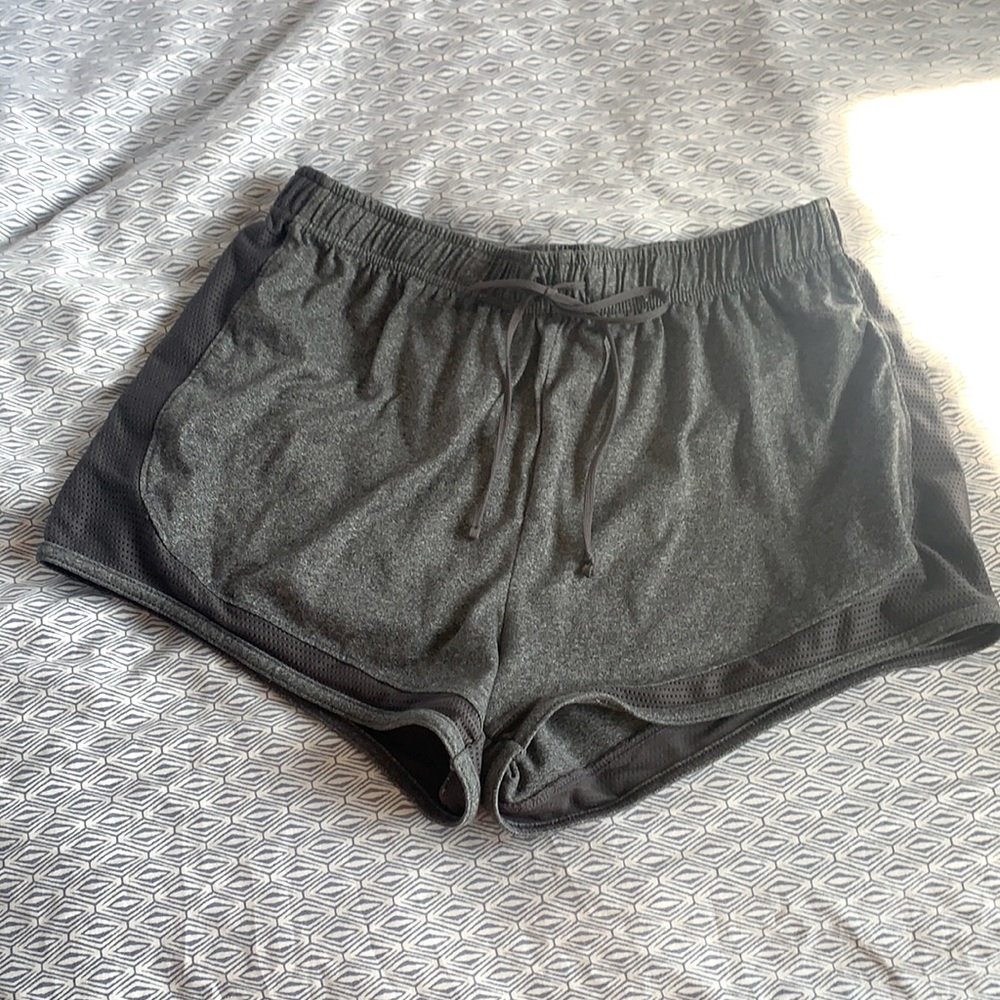 SO size medium gray loose shorts